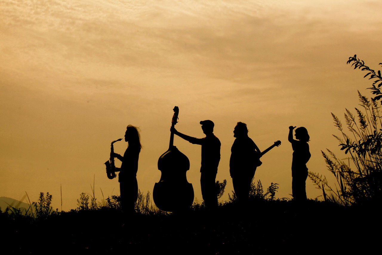 How to shoot silhouette photos